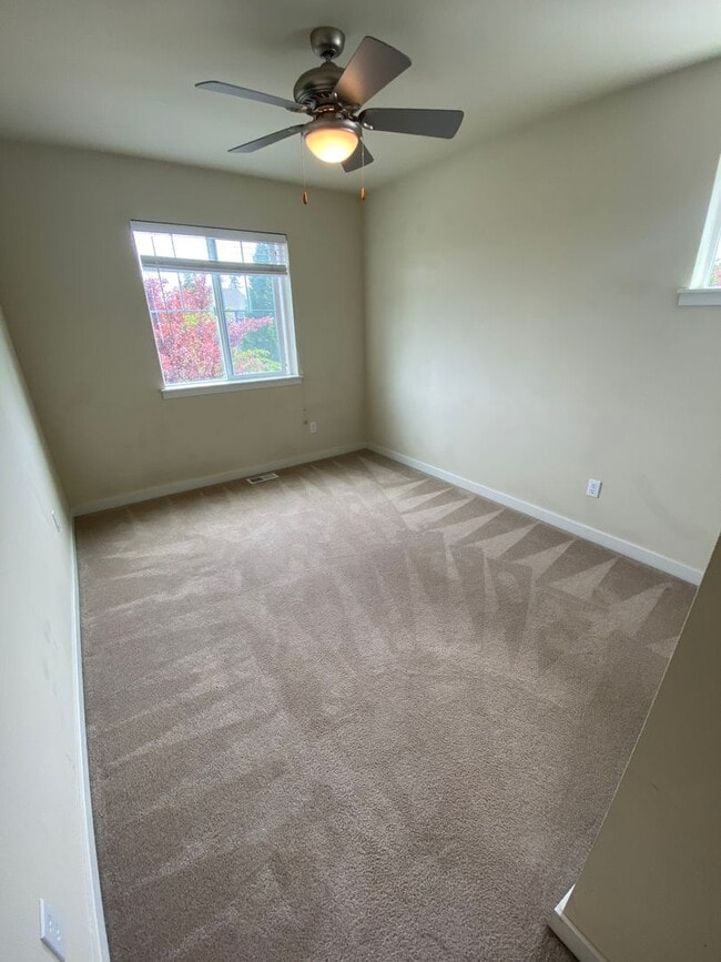 Building Photo - DuPont home with greenspace views, fenced ...