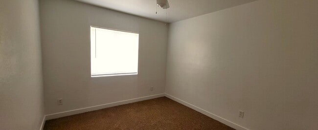 Building Photo - 2602 E Southgate Ave