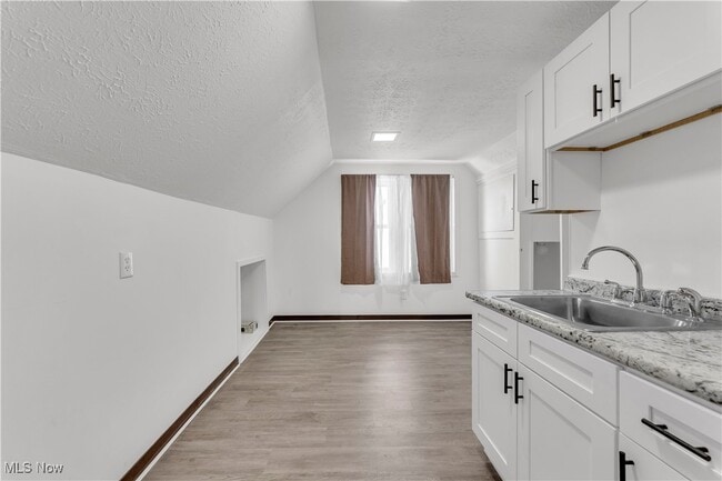 Building Photo - 3292 W 105th St