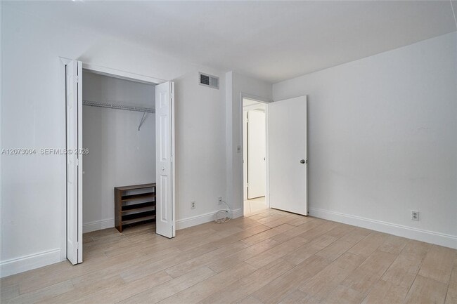 Building Photo - 231 Lakeview Dr