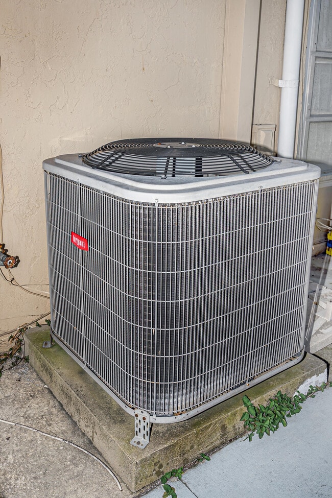 Building Photo - 2734 Ponce De Leon Blvd