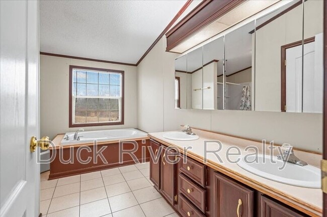 Building Photo - 2588 Johnson Creek Rd