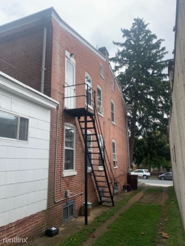 Building Photo - 1415 Riverview Ave