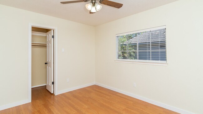 Building Photo - 16123 Cairngorm Ave