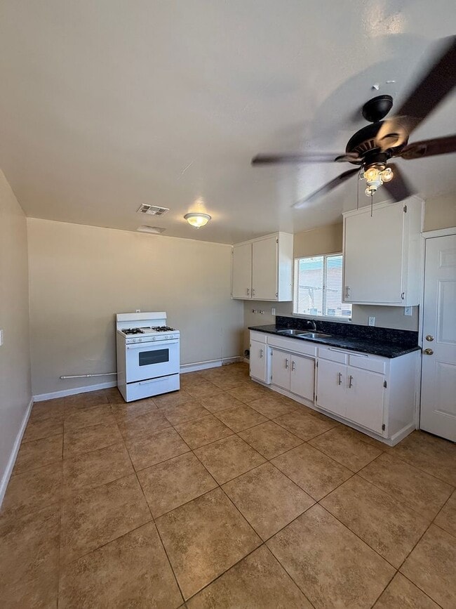 Building Photo - 2114 Brundage Ln