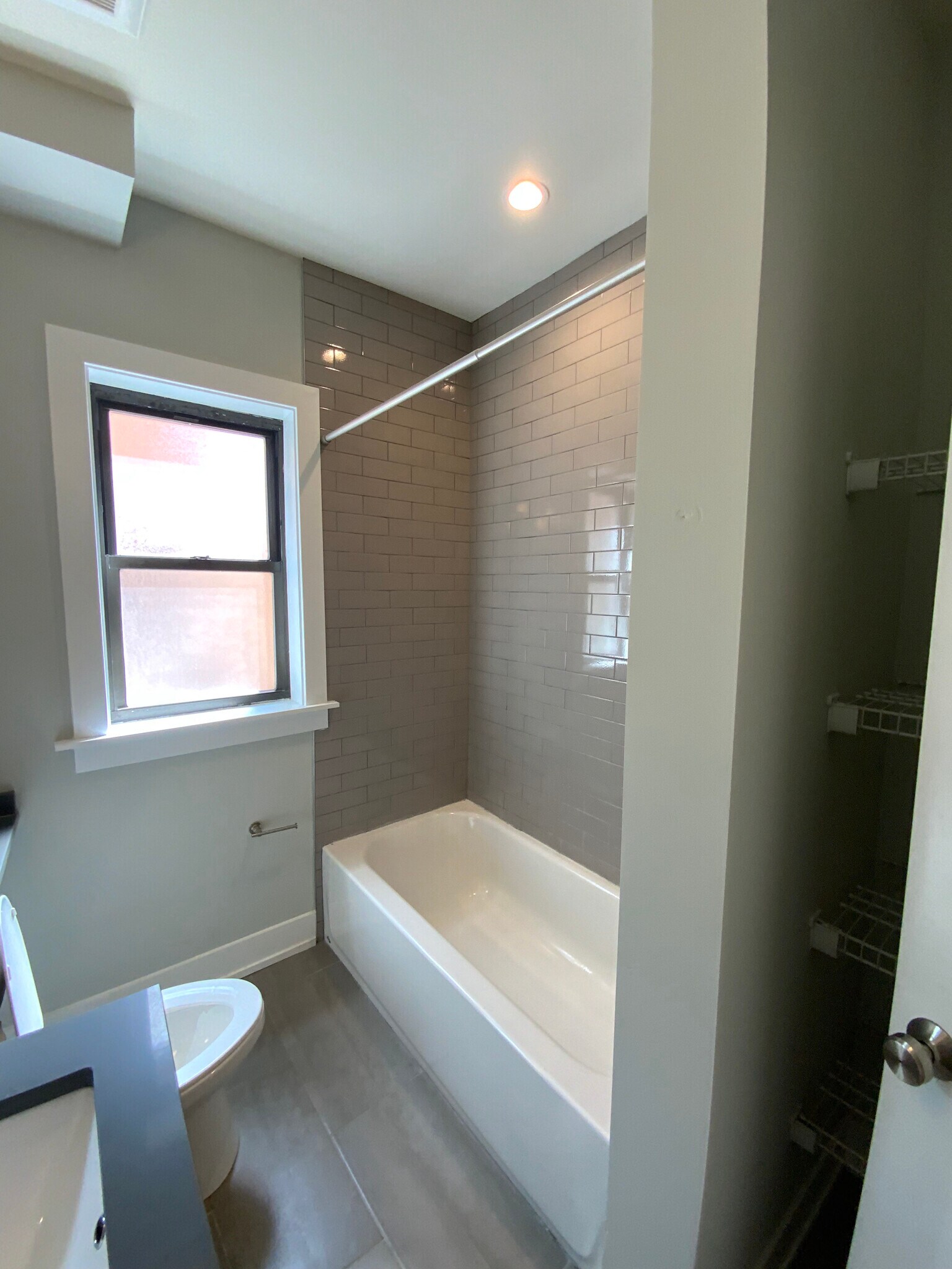 Building Photo - 1143 Maple Ave