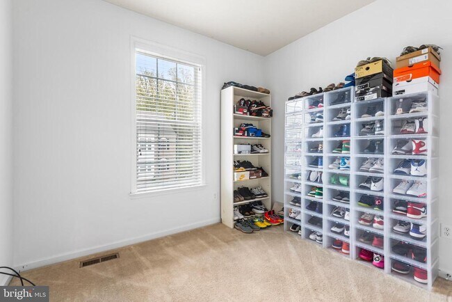 Building Photo - 5000 Forest Pines Dr