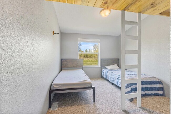 Building Photo - Country Oasis – Flexible Rental in Rexburg...