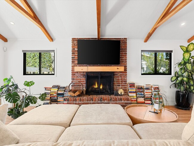 Building Photo - Dream Home