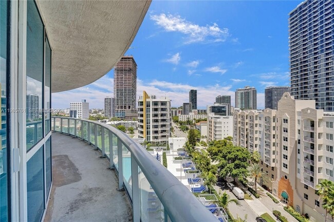 Building Photo - 480 NE 30th St