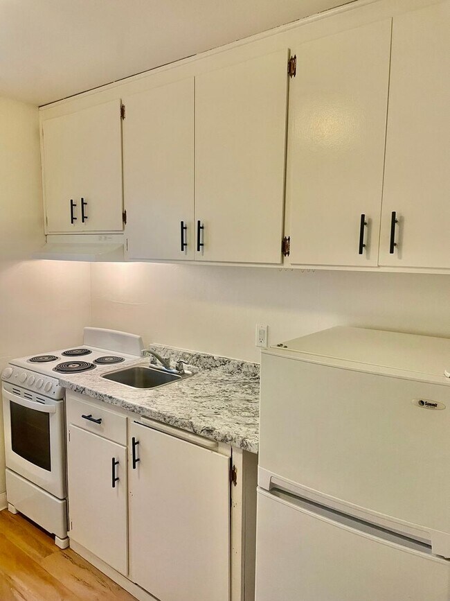 Building Photo - Coming Soon!! Downstairs studio, with water, trash and basic cable included!