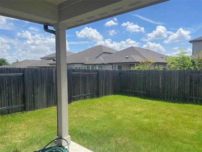 Building Photo - 104 Greenspire Downs Dr
