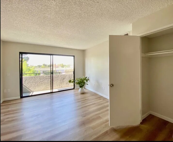 Primary Photo - Victory Apartments