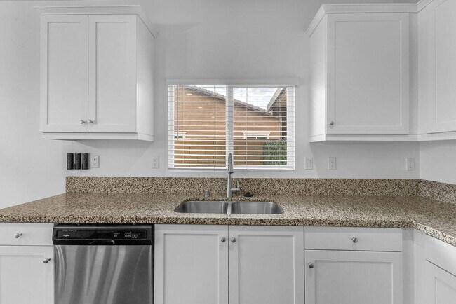 Building Photo - 83325 White Stallion Rd