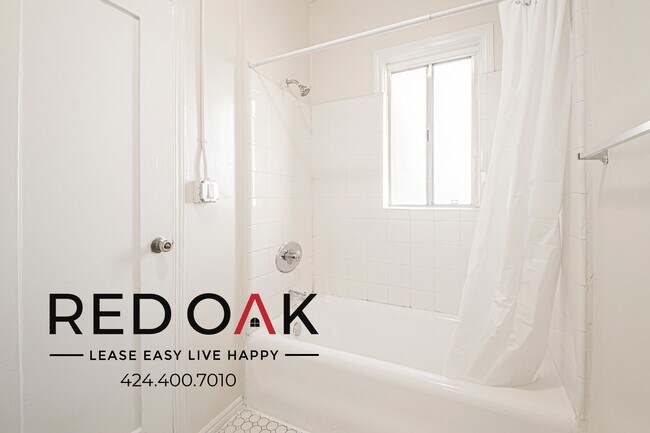 Building Photo - 425–427 S. Grand View St-7202