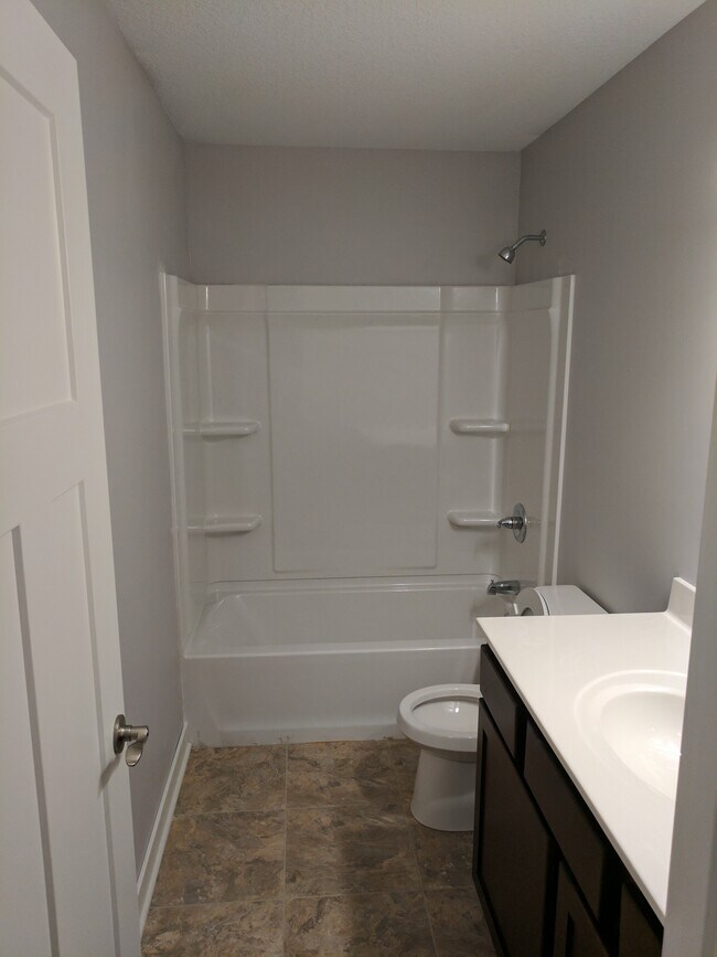 Building Photo - Tripoint Townhomes 220