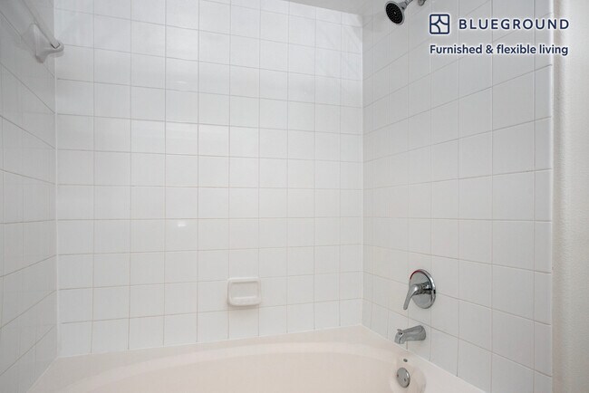 Building Photo - 7225 Crescent Prk W