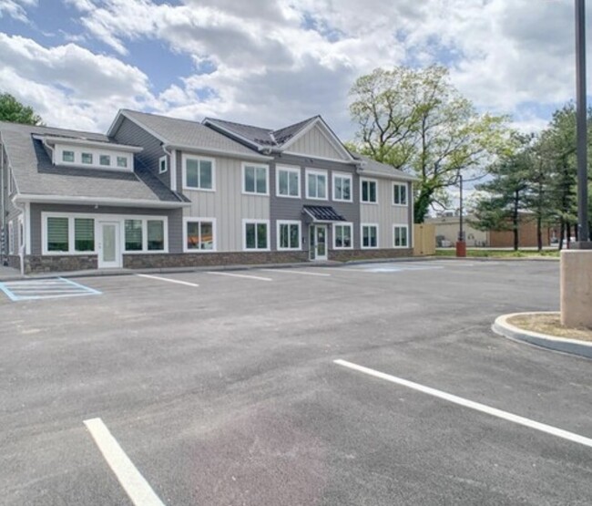 Building Photo - 640 Lincoln Hwy