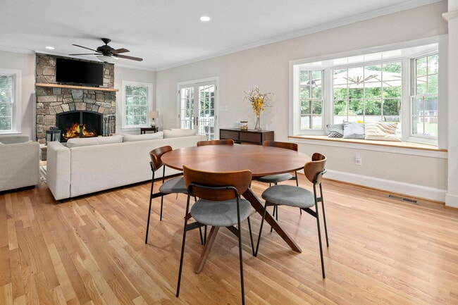 Building Photo - 6916 Seven Locks Rd