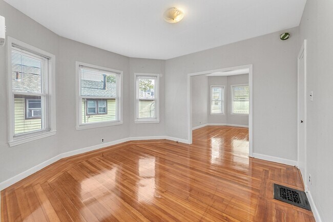Building Photo - 17 Weymouth Ave