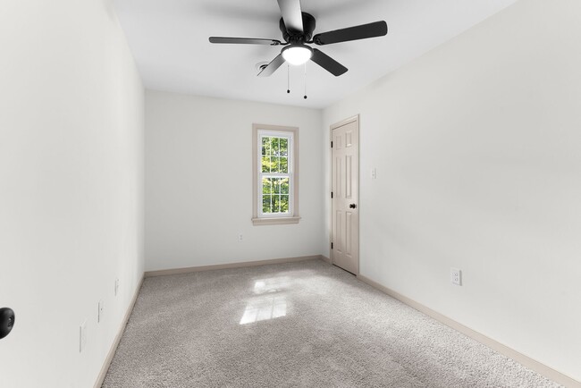 Building Photo - $3,000 / 4 br / 3 ba / 2,012 sqft