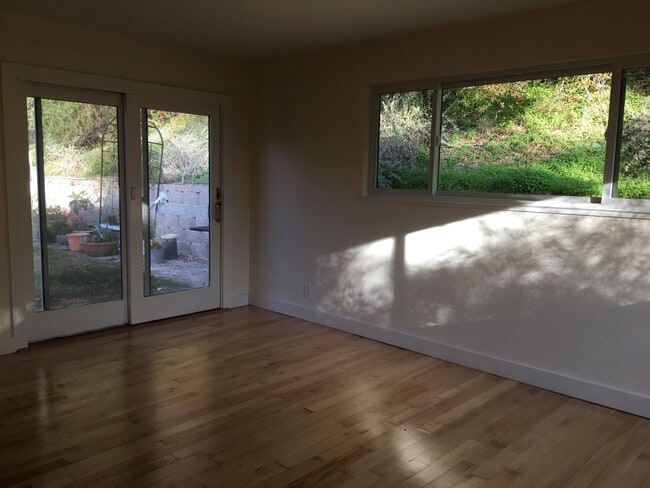 Building Photo - 3348 Helen Ln