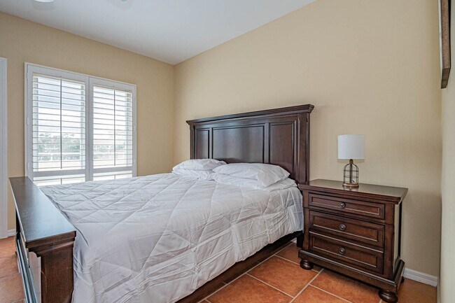 Building Photo - 5060 Harmony Cir