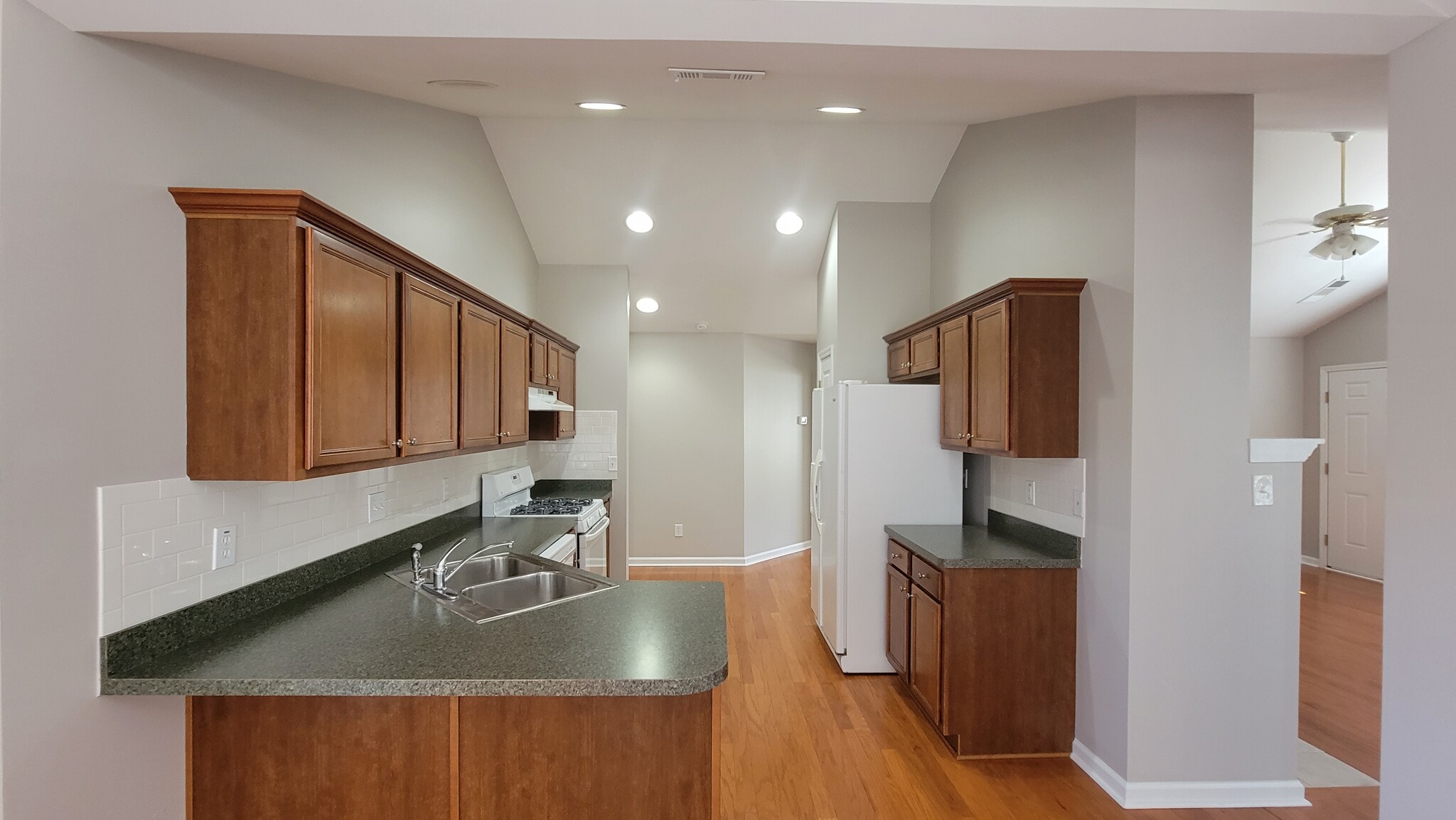 Building Photo - 905 Somerton Pl