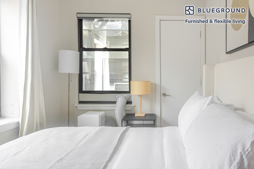 Building Photo - 515 W 47th St