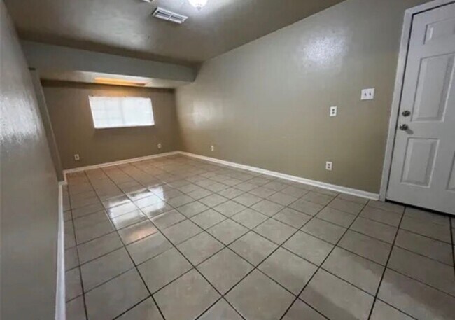 Building Photo - Housing voucher Accepted!