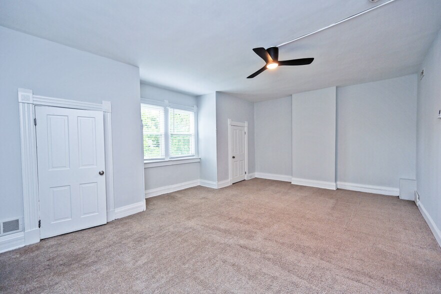 Building Photo - 2226 Kemper Ln