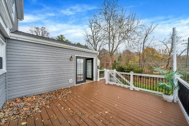 Building Photo - 10523 Howard Ave