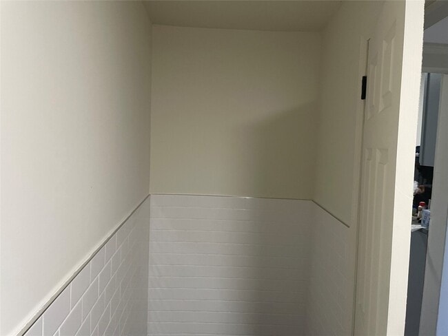 Building Photo - 50 Schubert St