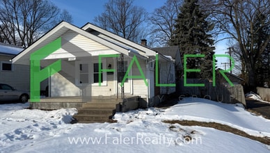 Building Photo - Belmont Bungalow!