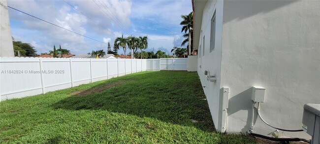 Building Photo - 12701 SW 38th Terrace