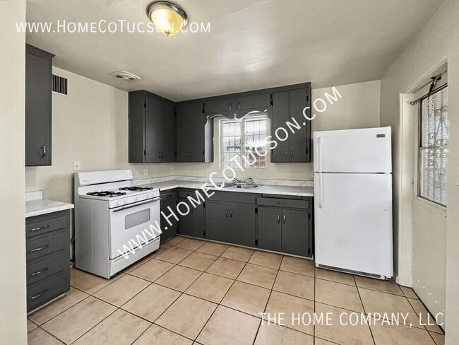 Building Photo - 2607 E Beverly Dr