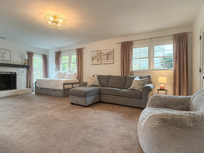 Building Photo - 7601 Bedfordshire Dr