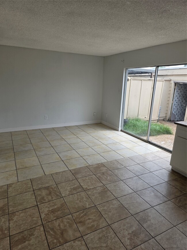Building Photo - 10343 Huntington Pl Dr