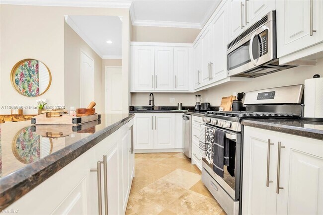 Building Photo - 3 br, 2.5 bath House - 1380 NE 24th St # 1380