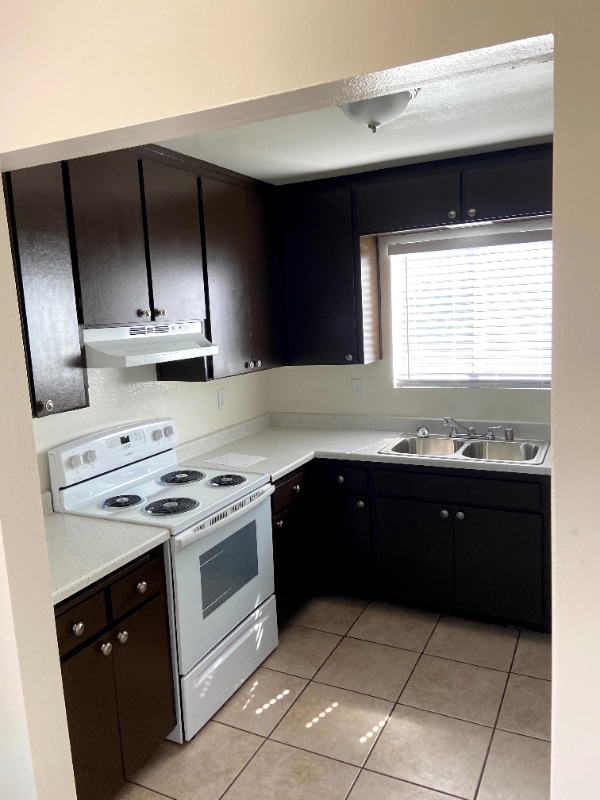 Building Photo - 1073 Estes St