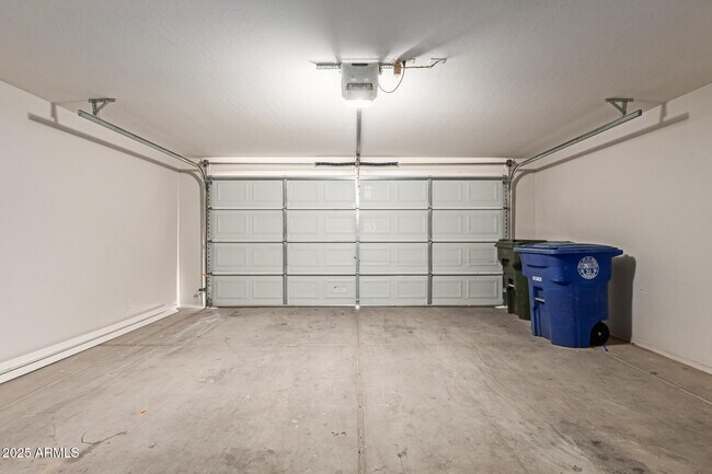 Building Photo - 12430 W Willow Ave