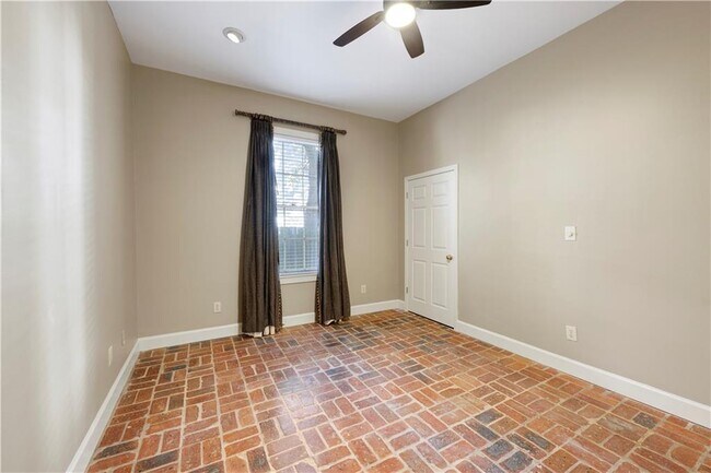 Building Photo - 305 Jackson St N