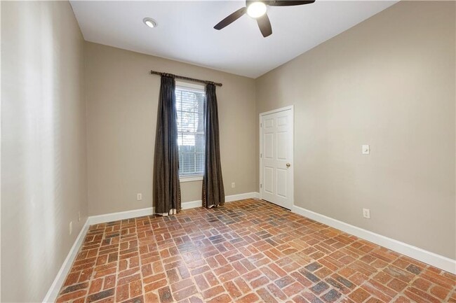 Building Photo - 305 N Jackson St