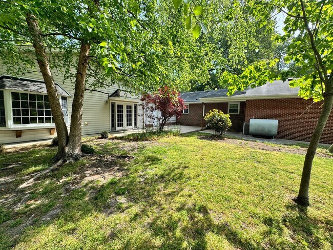 Building Photo - Recently Updated 4-Bedroom Ranch Home w/a 2 Bedroom Guest Cottage! Ready 05-01-26! Pet Friendly Home