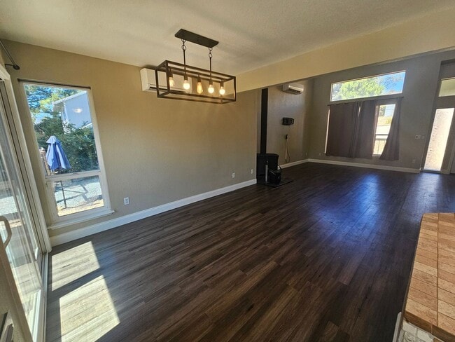 Building Photo - 19055 Ravenhill Rd