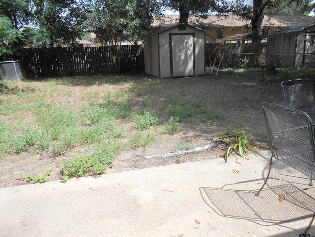 Building Photo - 7108 Gatewood Dr