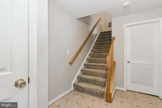 Building Photo - 2261 Forsythia Dr