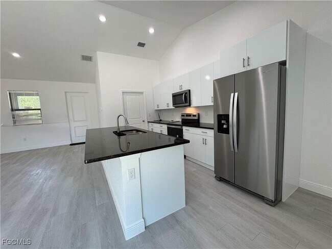 Building Photo - 6018 Acorn Cir