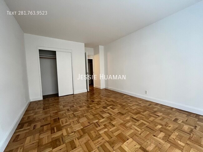 Building Photo - 340 E 74th St