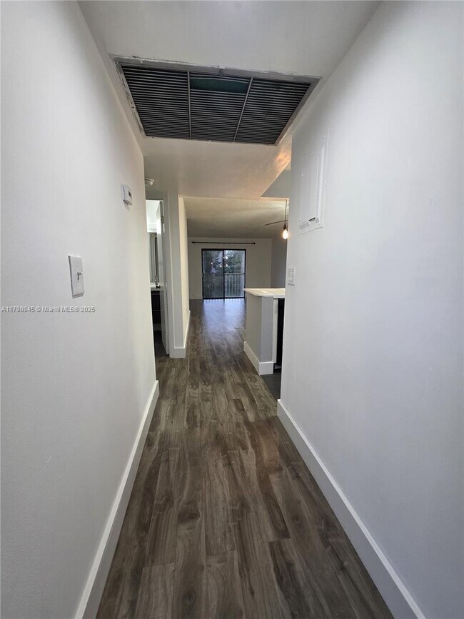 Building Photo - 7670 SW 152nd Ave